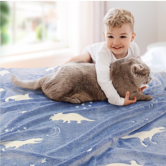 Glow in The Dark Dinosaur Throw Blanket Blue NEW - Picture 3 of 8